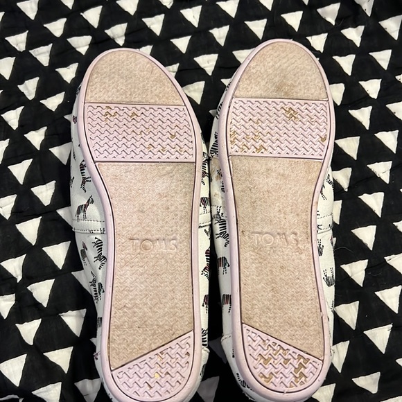 Worn once- TOMS zebra shoes 9.5 - Picture 4 of 4